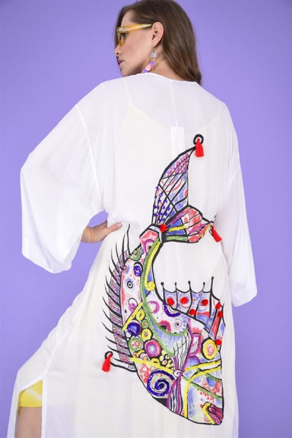 balık desenli ponpon işlemeli beyaz viskon kimono